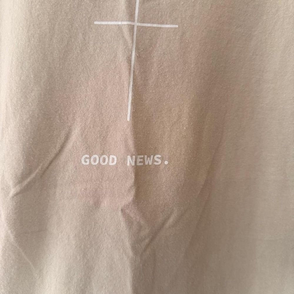 HWLF Good News Tee with white cross graphic Size S - Picture 2 of 4